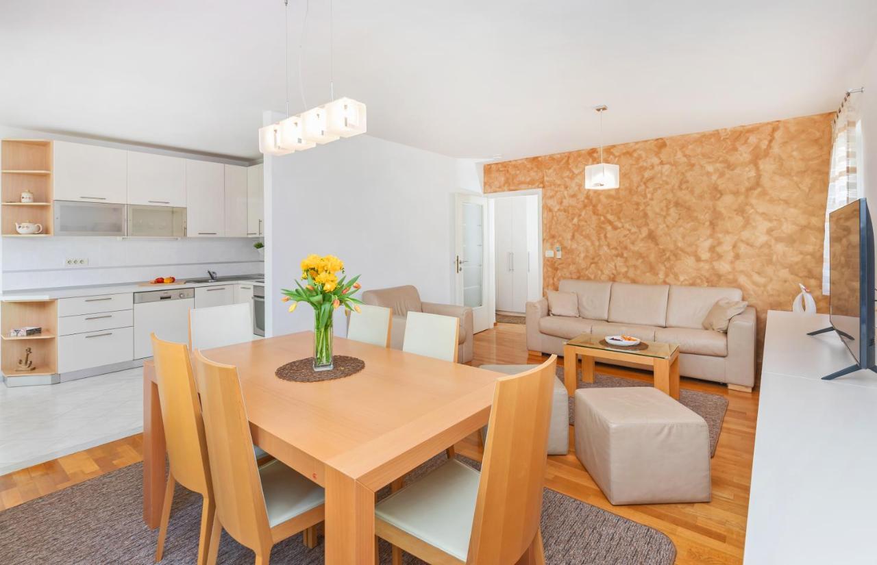 Comfortable Apartment Laura Lapad With Garage Dubrovnik Eksteriør bilde